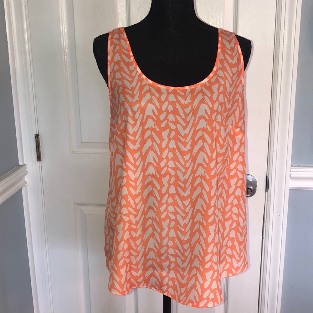 Lightweight, sleeveless blouse